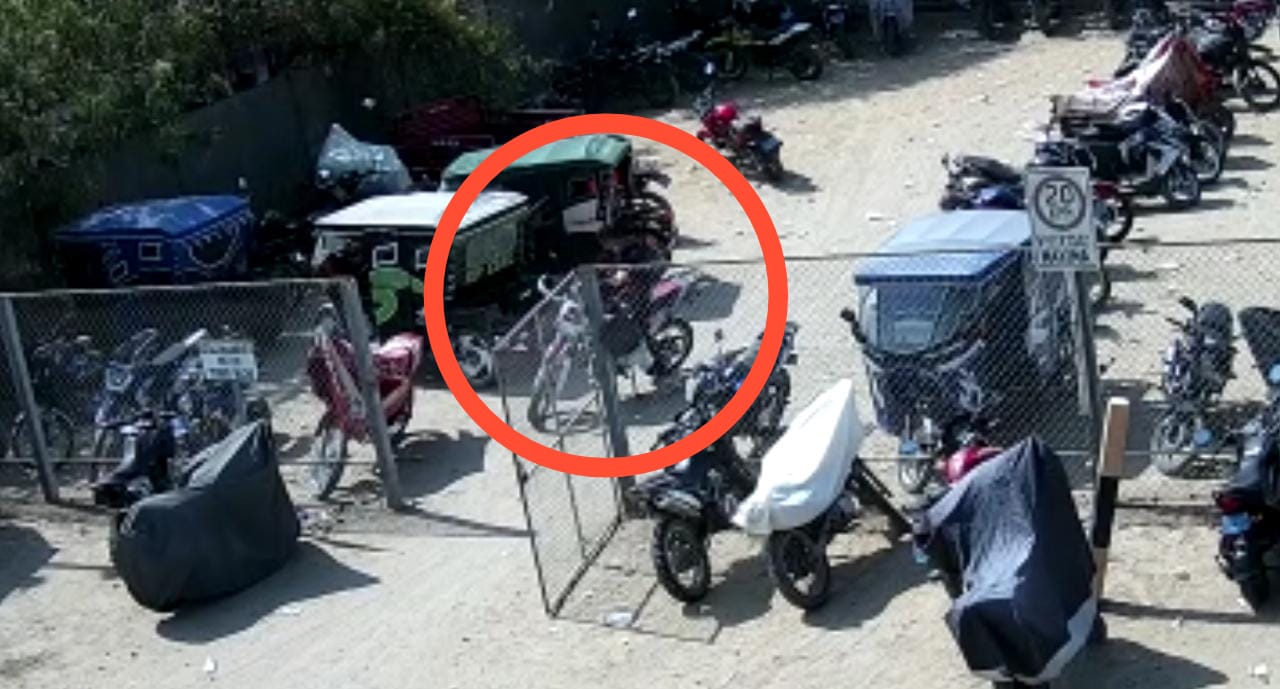 Piura: sujeto hurta motocicleta en estacionamiento de conocida empresa