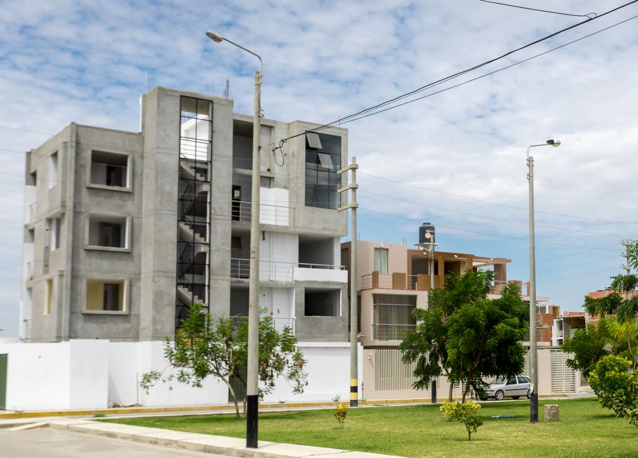 Cinco pasos para convertir su terreno en su hogar o negocio