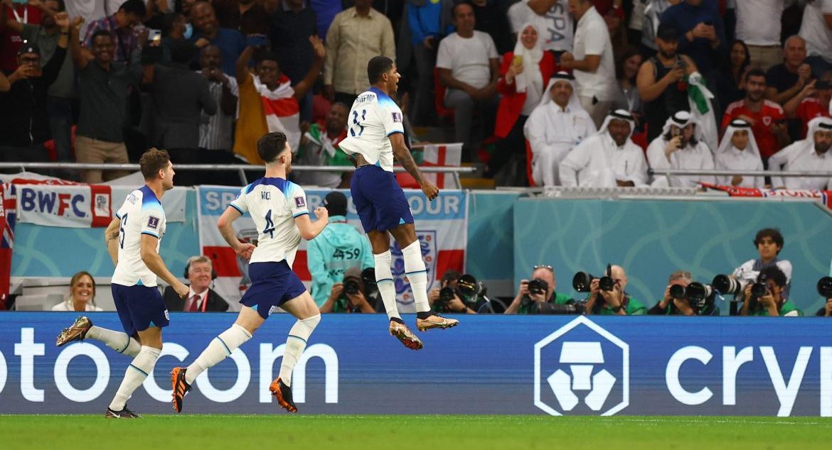 Inglaterra avanzó a octavos con “baile” ante Gales