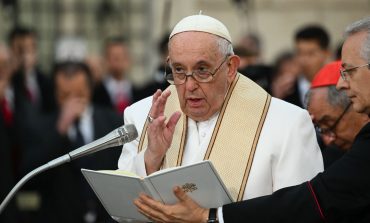 Papa Francisco eleva oraciones por una paz estable en Perú
