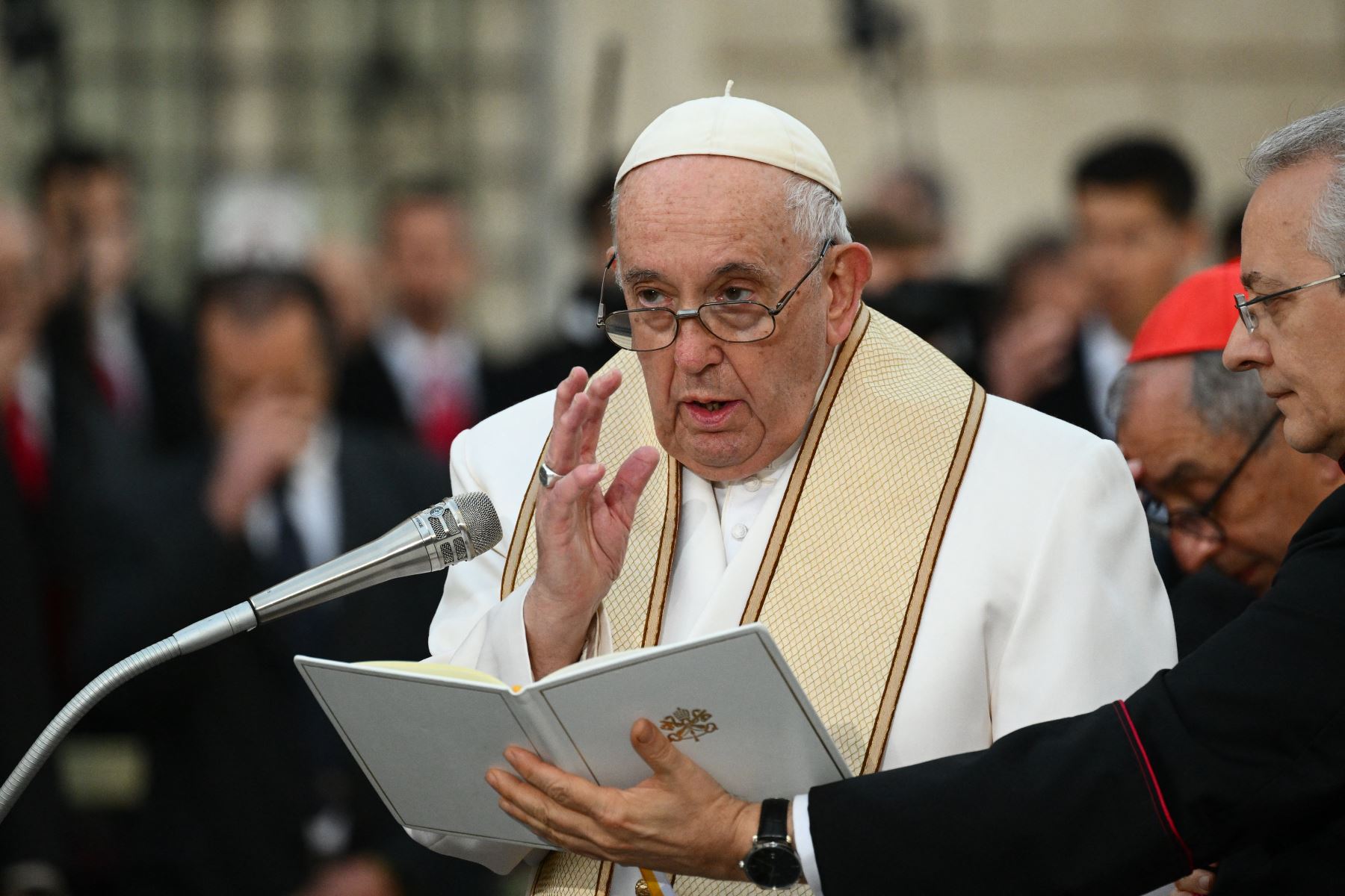 Papa Francisco eleva oraciones por una paz estable en Perú