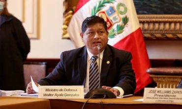 Caso ascensos: Fiscalía interviene la casa y la oficina del exministro de Defensa, Walter Ayala