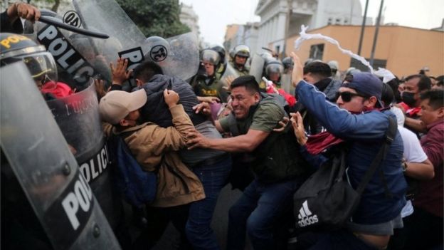 Crisis en Perú: manifestantes exigen nuevas elecciones