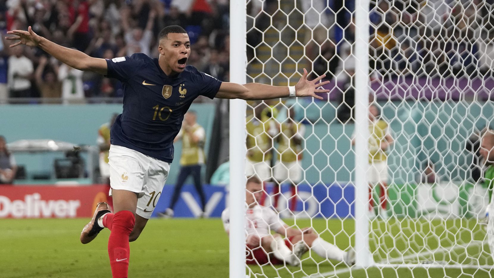 Con doblete de Mbappé, Francia venció 3-1 a Polonia y avanzó a cuartos de final