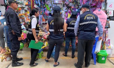Piura: sensibilizan a comerciantes de mercados sobre venta de panetones, juguetes y pirotécnicos
