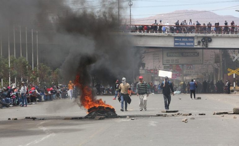 Perú: se eleva a siete la cifra de muertos durante manifestaciones