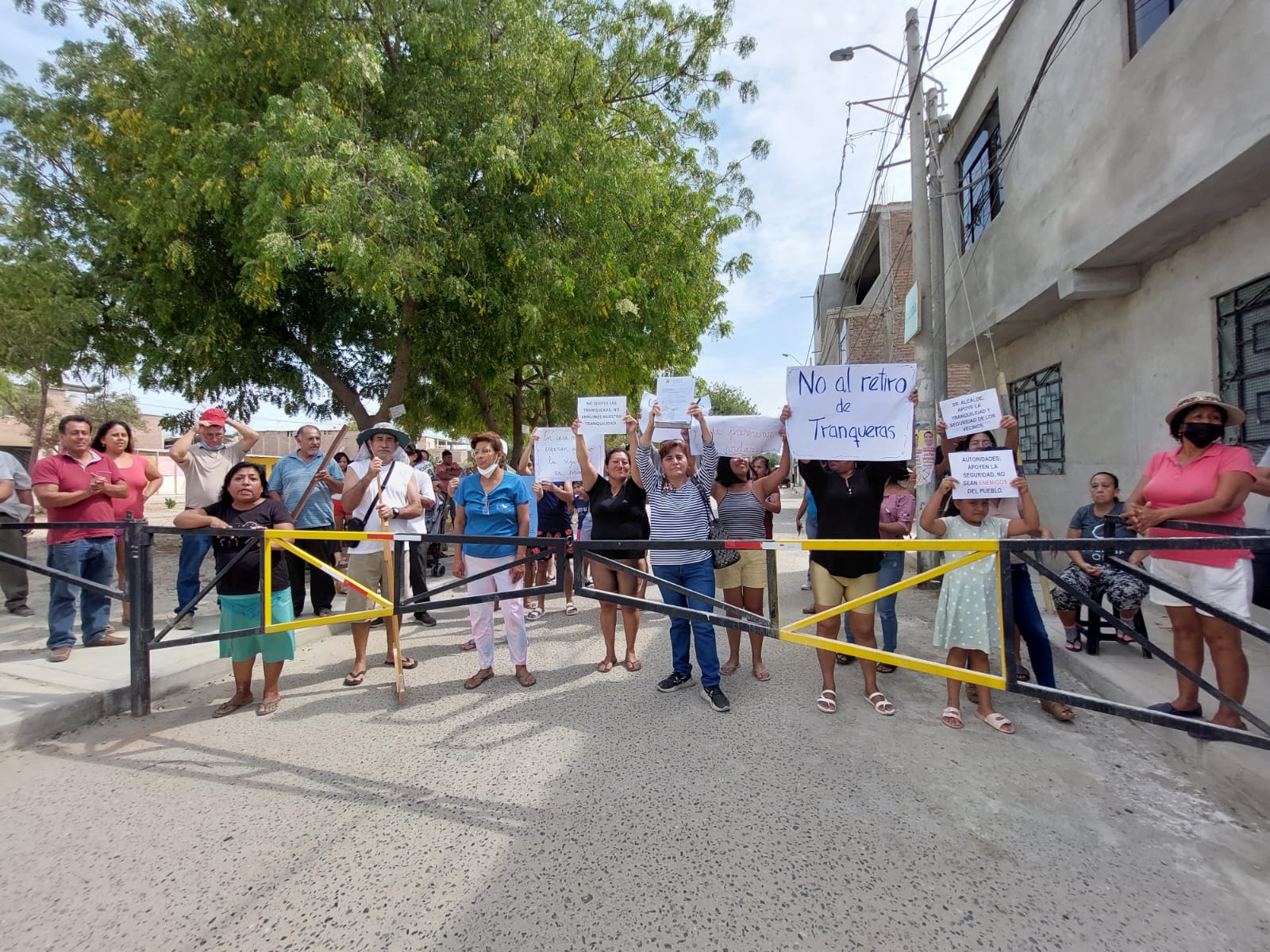 Piura: moradores protestan por retiro de tranqueras