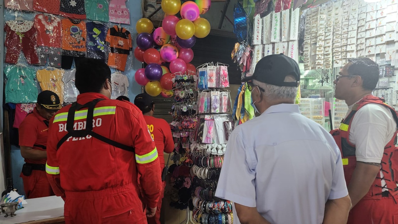 Piura: a pocos días de Navidad, bomberos inspeccionan instalaciones del Complejo de Mercados
