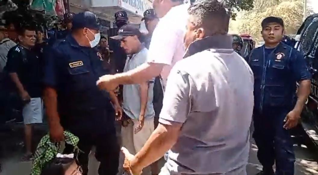 Sullana: comerciantes se enfrentan a autoridades por decomiso de pirotécnicos