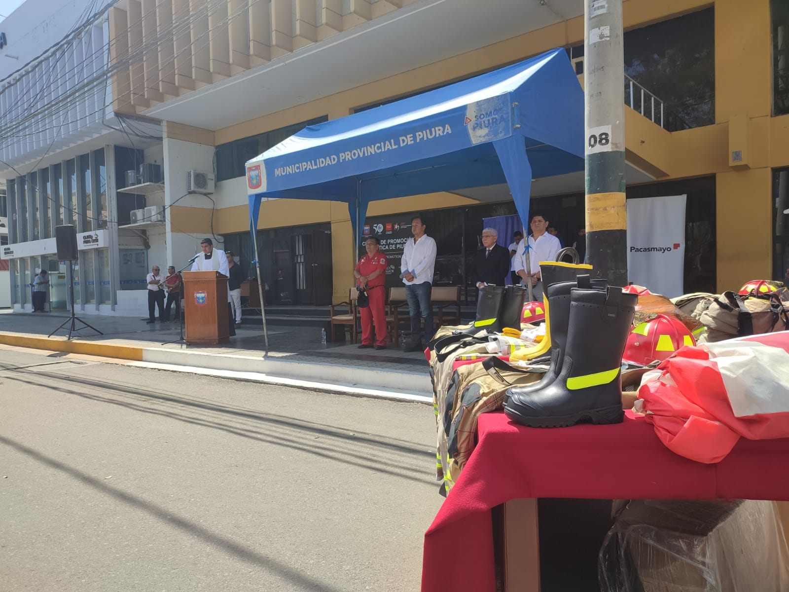 Piura: bomberos reciben 30 equipos de protección