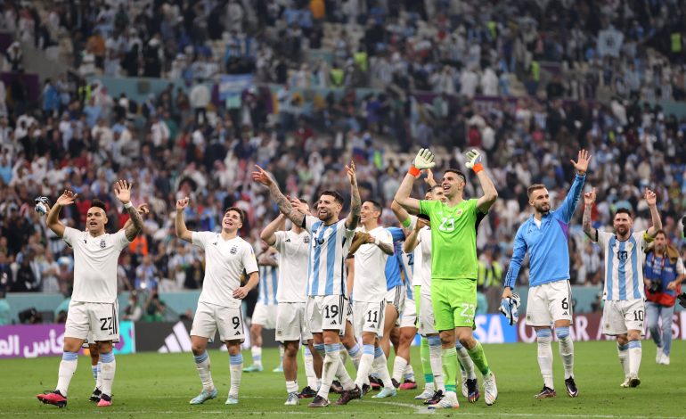 Buscará su tercera estrella: Argentina goleó 3-0 a Croacia y es finalista