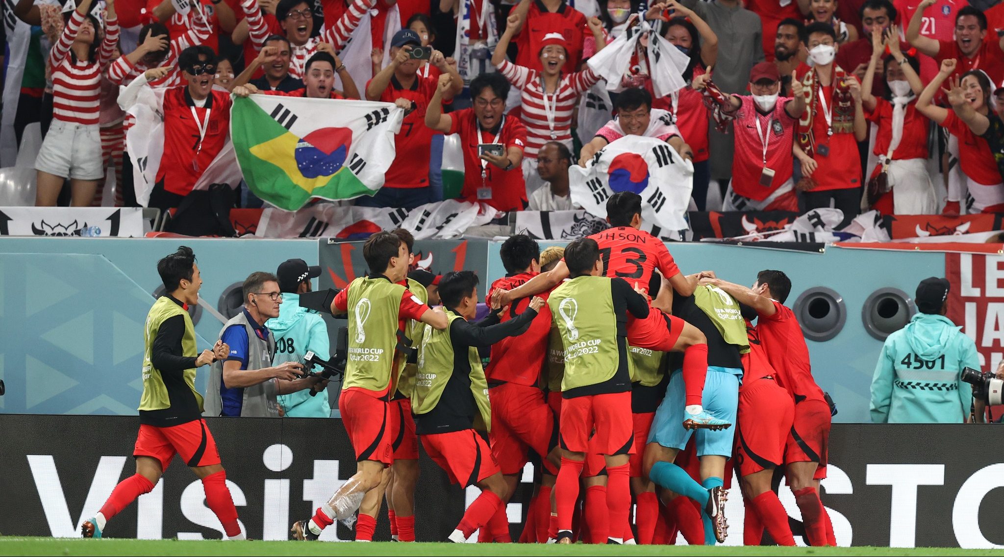 Corea del Sur hizo el milagro y venció 2-1 a Portugal para meterse a octavos
