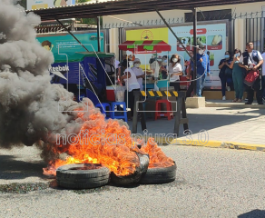 Piura: Trabajadores protestan en los exteriores de Dirección Regional de Salud