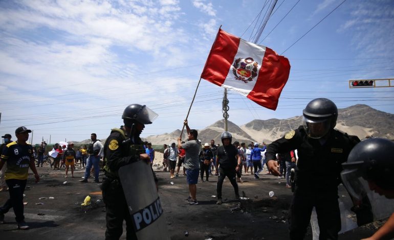 Crisis en el Perú: ¿Cuáles son los límites de los ciudadanos para manifestarse y el de las fuerzas del orden para cumplir su deber?