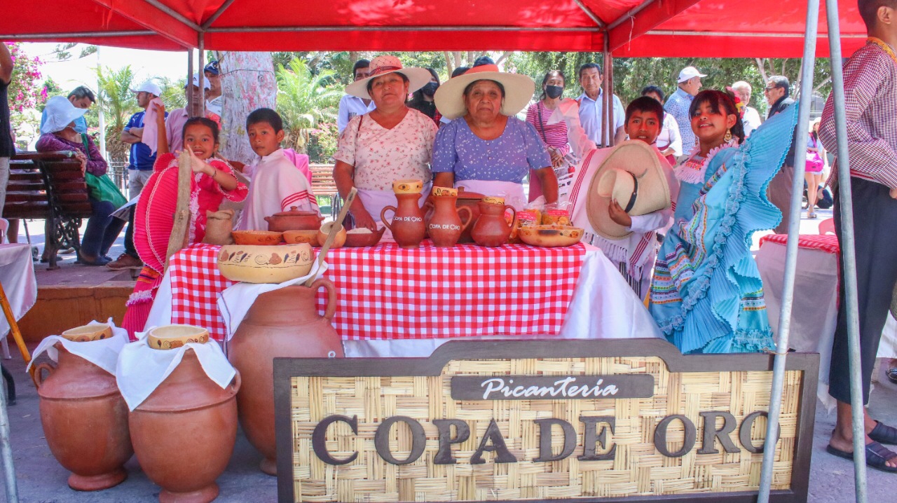 Picantería Copa de Oro gana festival “A chichalud” Piura