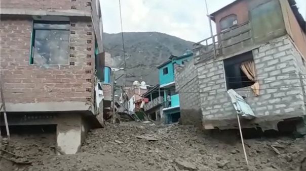 Arequipa: viviendas sepultadas y falta de agua tras huaicos en centros poblados de Camaná