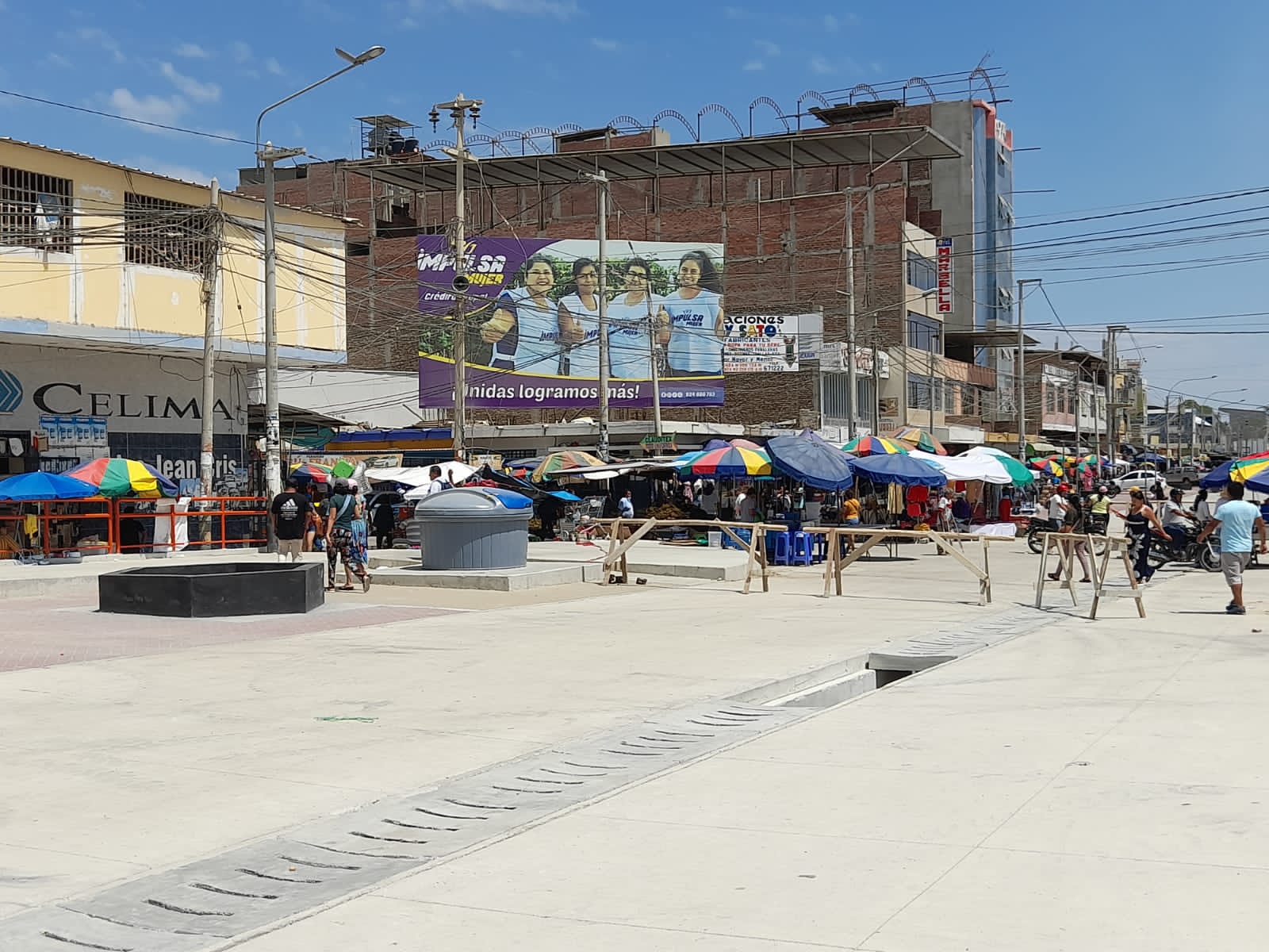Piura: obra del complejo de mercados invadida por ambulantes
