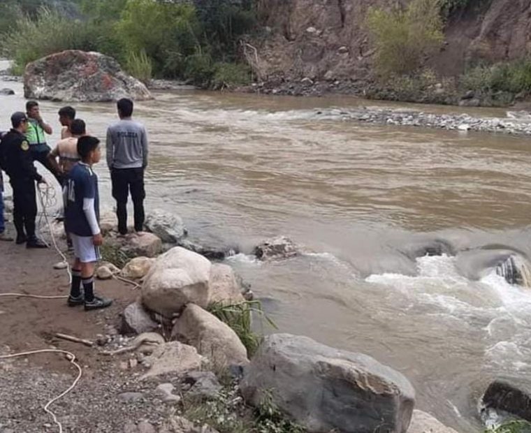 Huancabamba: hermanos son arrastrados por la corriente del río