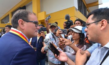 Alcalde de Piura promete reubicar a ambulantes del complejo de mercados en medio año