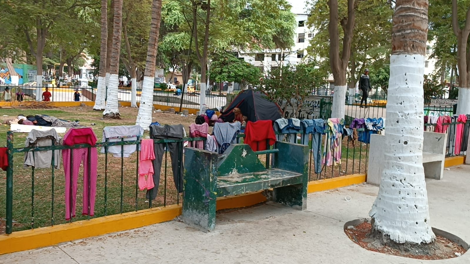 Piura: Retiran a extranjeros de parque infantil