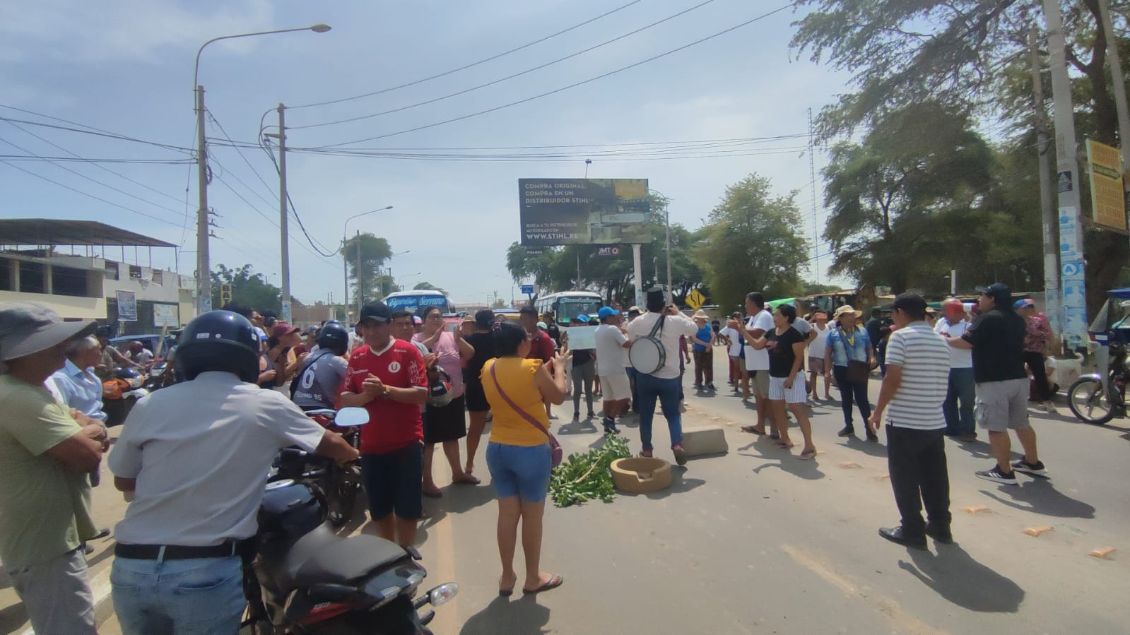 Piura: moradores de la Primavera bloquearon vía por desabastecimiento de agua potable
