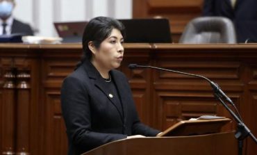 Patricia Chirinos presentó una denuncia constitucional contra Betssy Chávez y pide su inhabilitación por 10 años