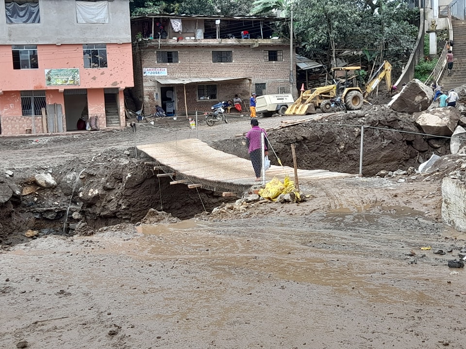 Canchaque: pobladores construyen puente artesanal en quebrada El Limón