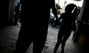 ¡Miserables! Violadores incrustan clavos en la cabeza a niña y la dejan convulsionando en Ucayali