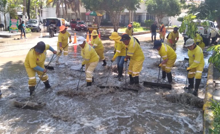 Municipalidad de Piura desagua aniegos formados por las lluvias