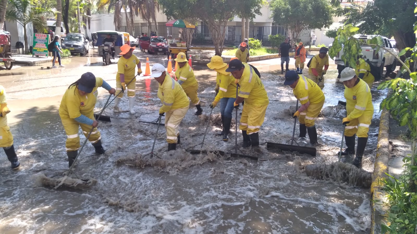 Municipalidad de Piura desagua aniegos formados por las lluvias