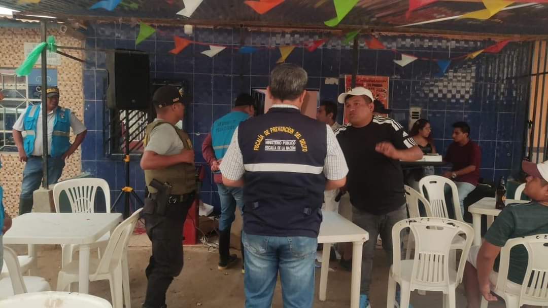 Piura: menores son hallados libando licor en cantina