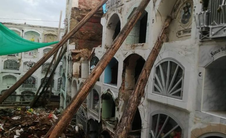 Sullana: más de 30 nichos colapsan por fuertes precipitaciones