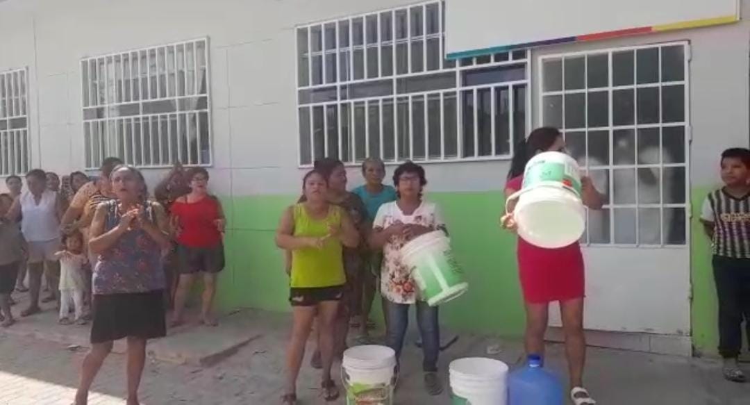 Piura: Moradores de Los Olivos reclaman por falta de agua que padecen desde hace 15 días