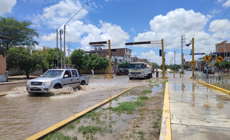 Moradores de diferentes puntos de Piura piden la evacuación de aguas pluviales estancadas