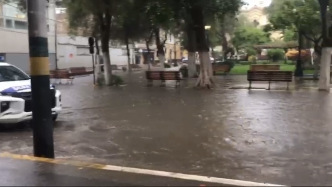 En menos de una hora ha llovido 35.9 mm en Piura