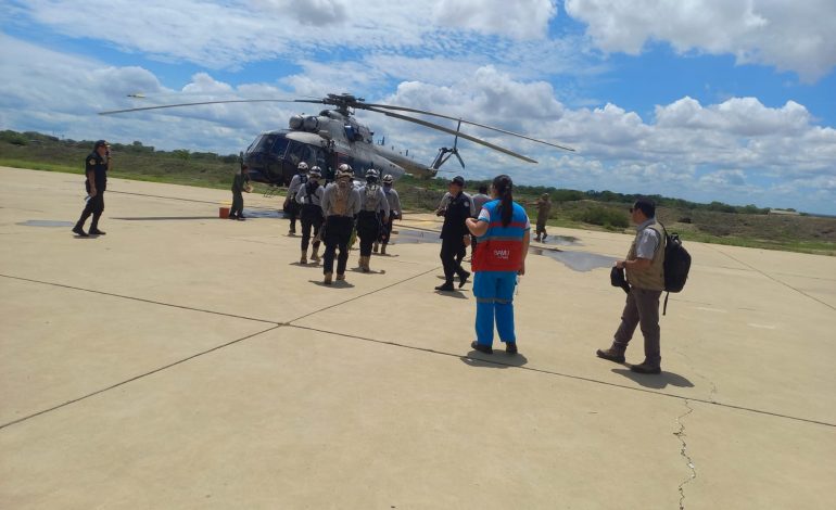 GORE Piura gestiona puente aéreo para trasladar personal de búsqueda y médico a Canchaque