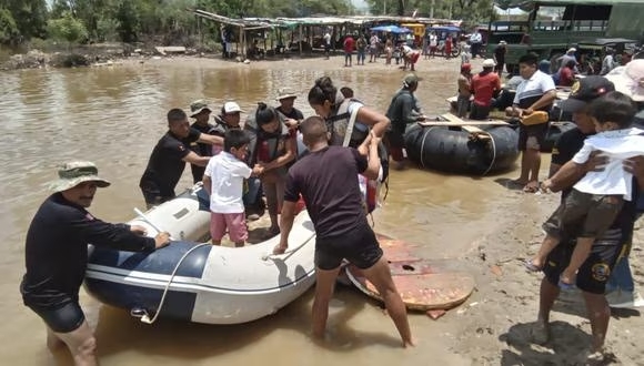 Lluvias en Piura: Ejército rescata a pobladores de Malingas tras quedarse aislados