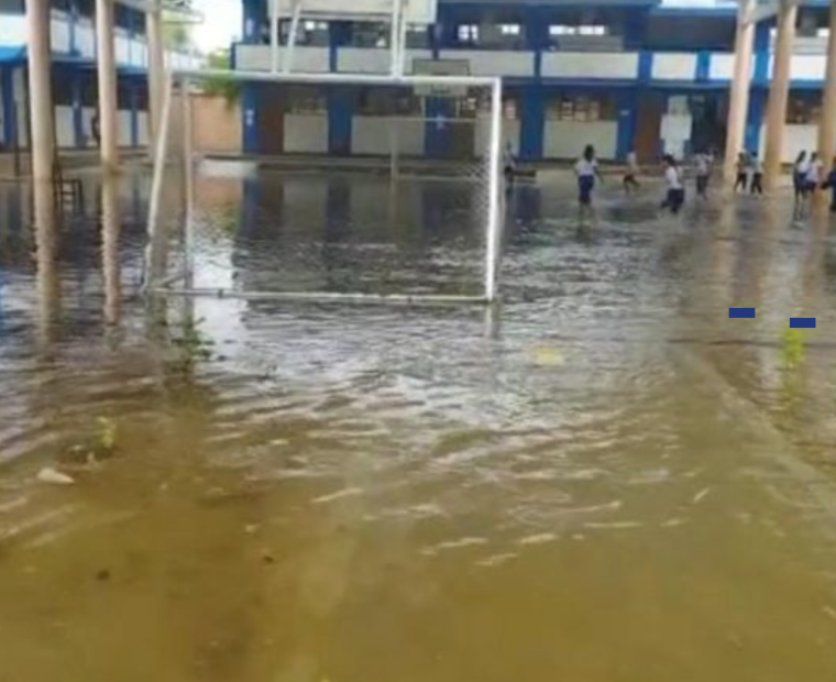 Piura: padres de familia piden la evacuación de aguas pluviales de la I.E José Carlos Mariátegui