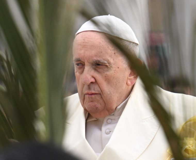 Papa Francisco: "Para nosotros, discípulos del Abandonado, nadie puede ser abandonado"