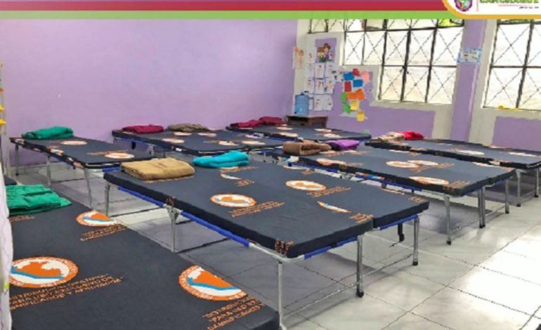Piura: instalan 100 camas en colegio que albergará a afectados por huiaco en Canchaque