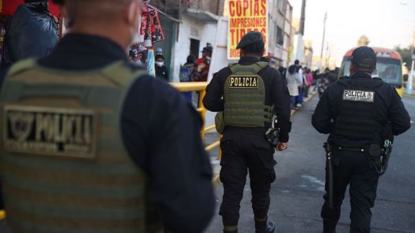 Cuatro policías fueron detenidos en Puno acusados de violar a una mujer, según fuentes PNP
