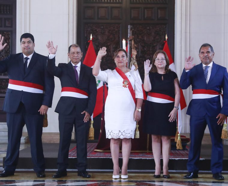 Presidenta Boluarte toma juramento a cuatro ministros de Estado