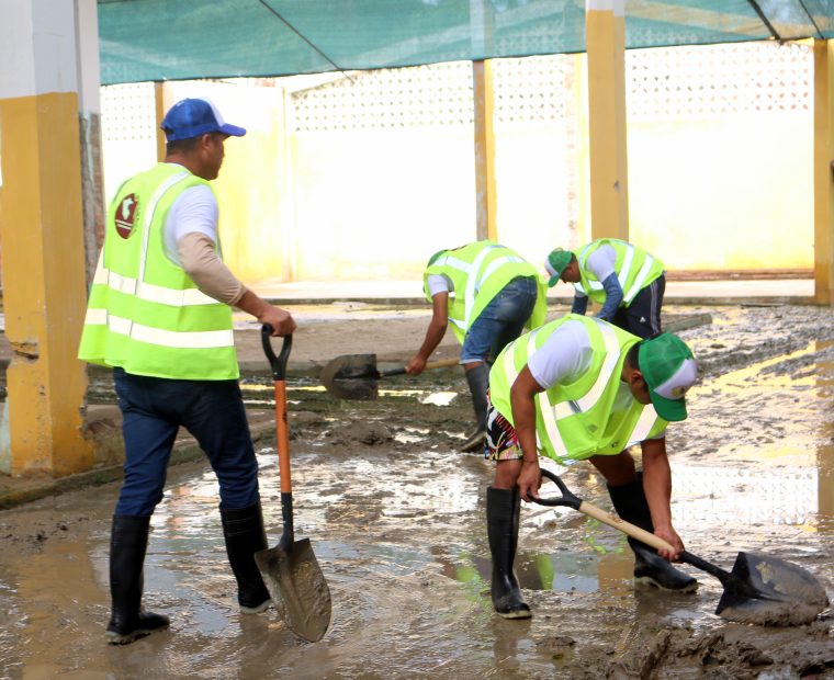 <strong>Sullana: sentenciados a jornadas comunitarias realizaron limpieza en mercado del sector nueve de octubre</strong>