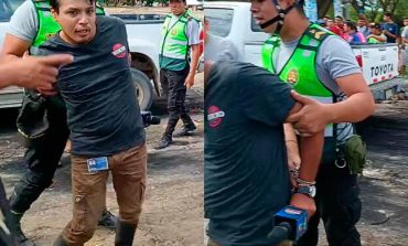 Piura: detienen y llevan enmarrocado a periodista de Willax que cubría marchas