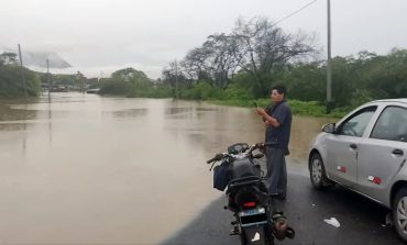 Desborde del río Piura en Morropón deja a pobladores aislados