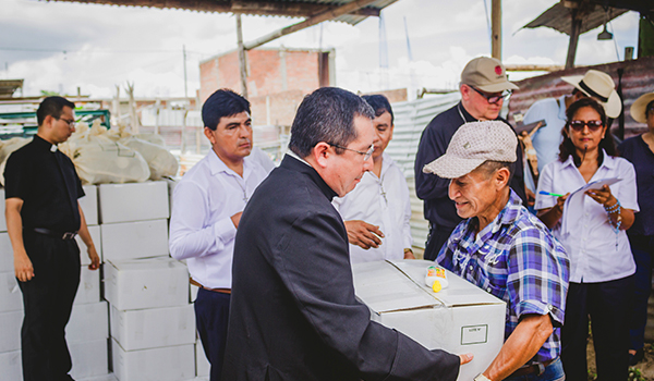 Entrega-de-ayuda-sullana-52