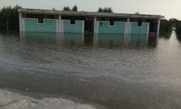 Piura: río se desborda por supuesta rotura de dique frente a Chutuque