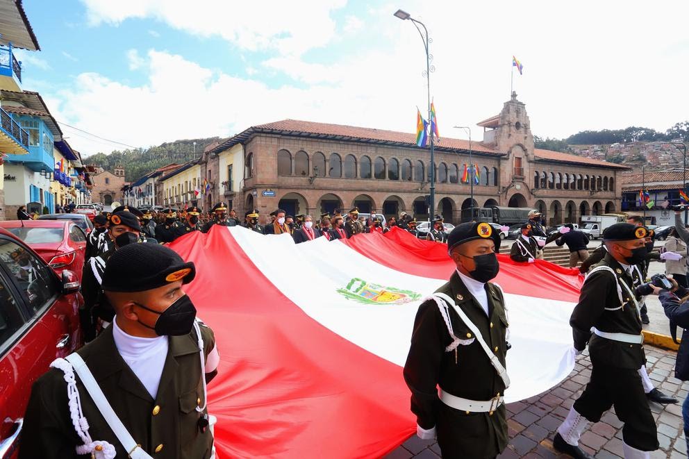 Congreso aprueba declarar feriado nacional el 7 de junio por el Día de la Bandera