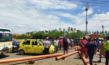 Piura: vecinos bloquean vía que une los distritos de Castilla y Catacaos