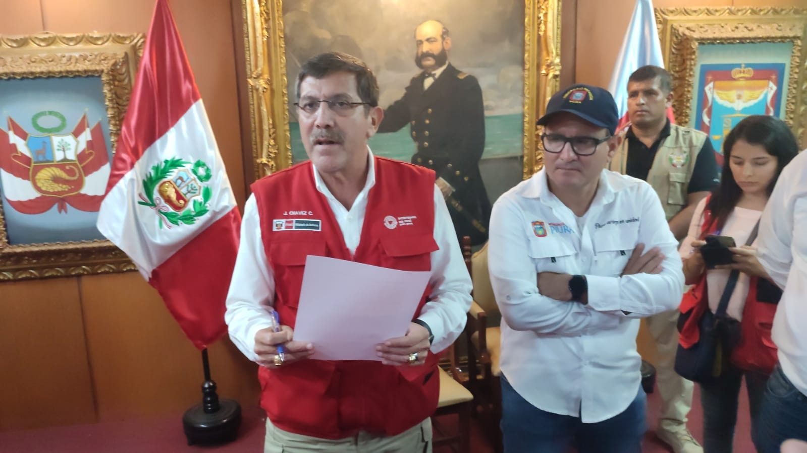 Ministro de Defensa pide disculpas por no atender oportunamente las necesidades de los piuranos tras las lluvias